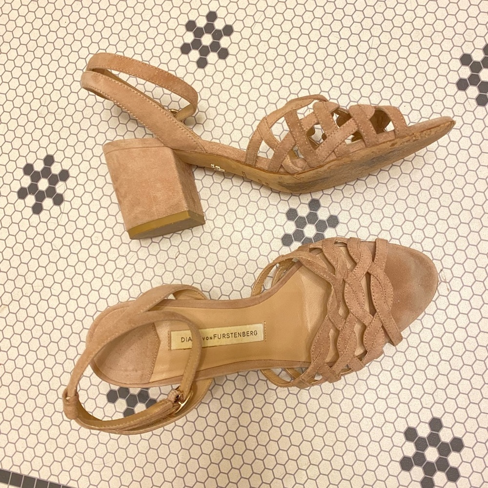 Diane Von Furstenberg Nude Blush Suede Block Heels size 6